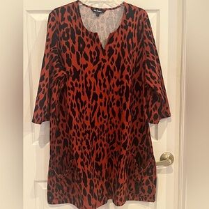 Long Animal print tunic w/3/4 sleeves - 20/22